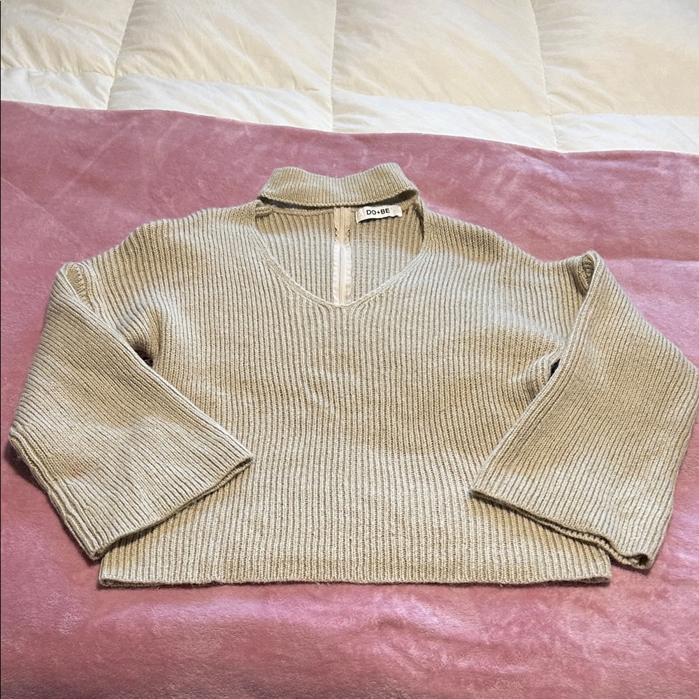 DO+BE V-Neck Sweater in Cream